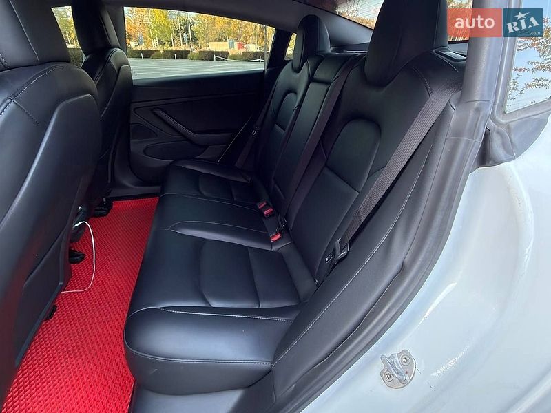 Седан Tesla Model 3 2021 в Киеве