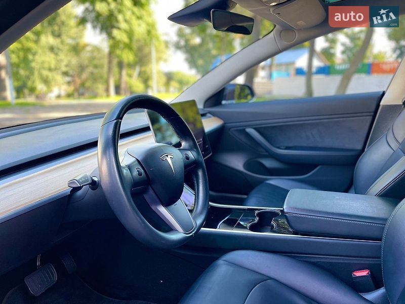 Седан Tesla Model 3 2018 в Каменском