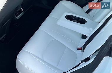 Седан Tesla Model 3 2023 в Рівному
