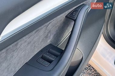 Седан Tesla Model 3 2023 в Рівному