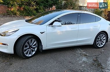 Седан Tesla Model 3 2019 в Львове