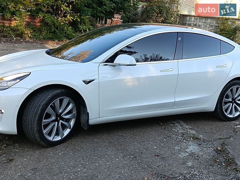 Седан Tesla Model 3 2019 в Львове