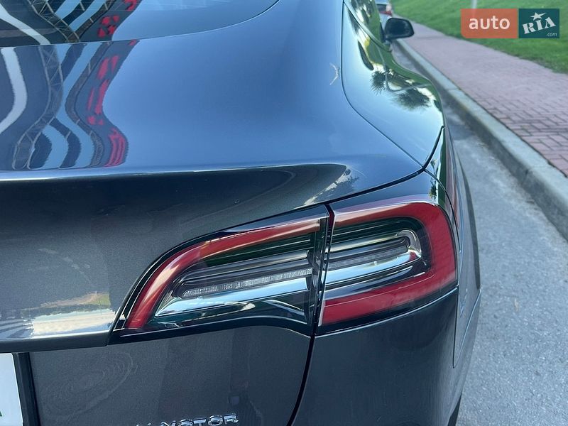 Седан Tesla Model 3 2022 в Києві