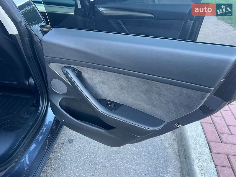 Седан Tesla Model 3 2022 в Києві