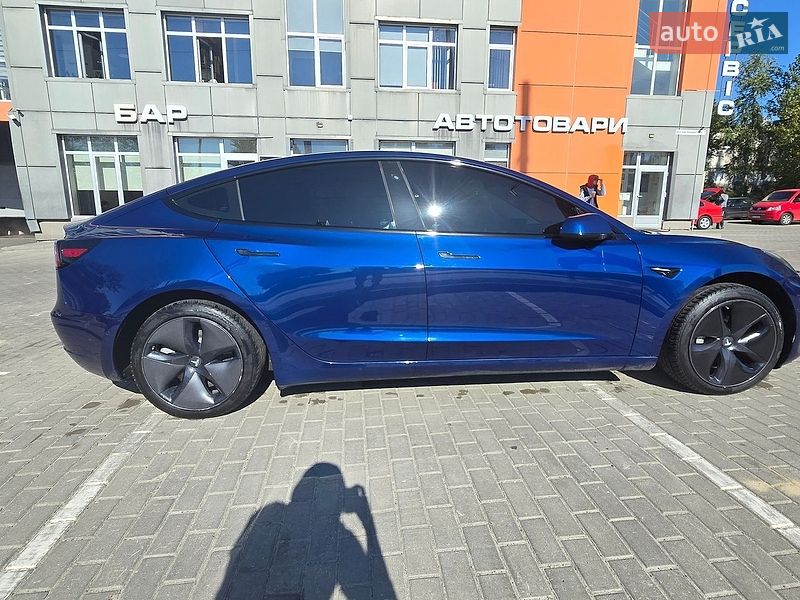 Седан Tesla Model 3 2018 в Львове