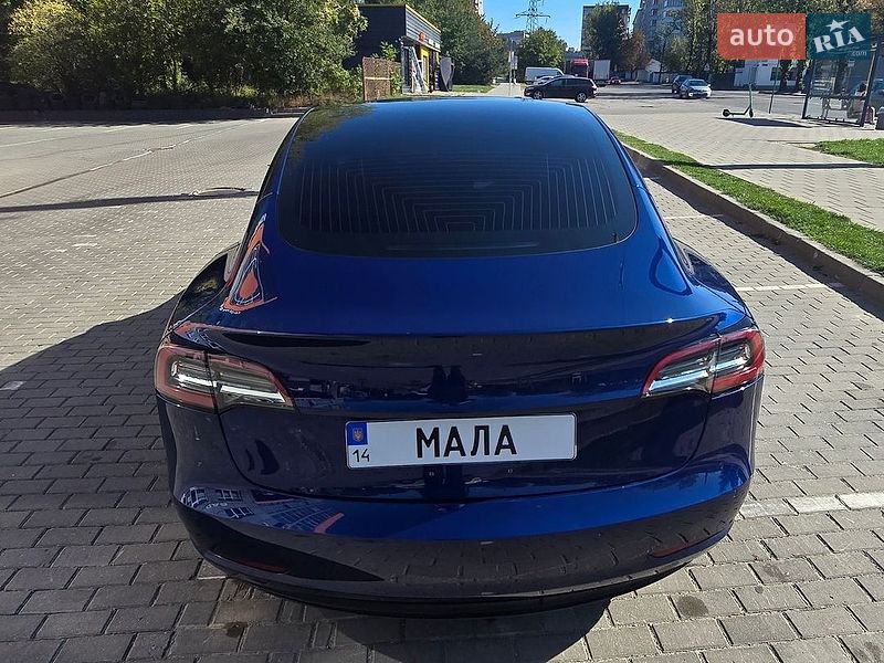 Седан Tesla Model 3 2018 в Львове