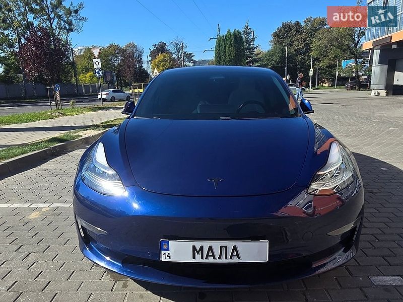 Седан Tesla Model 3 2018 в Львове