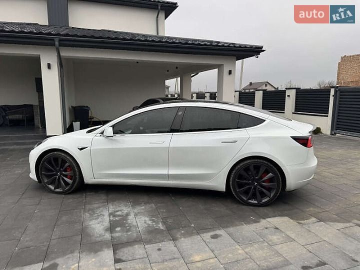 Седан Tesla Model 3 2020 в Києві