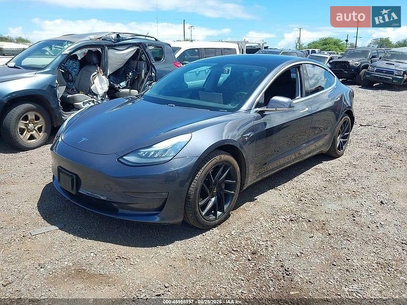 Седан Tesla Model 3 2019 в Ровно