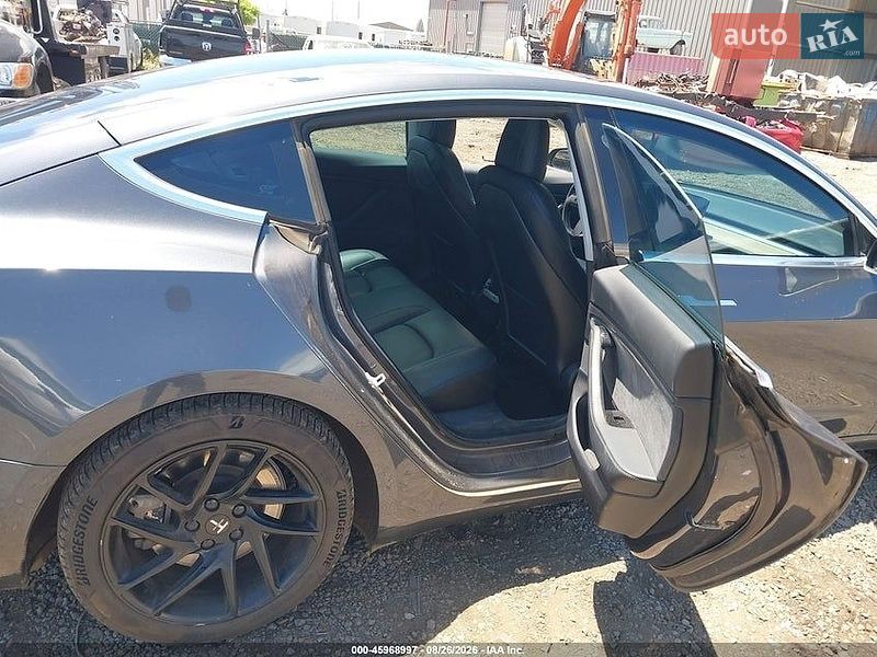 Седан Tesla Model 3 2019 в Ровно