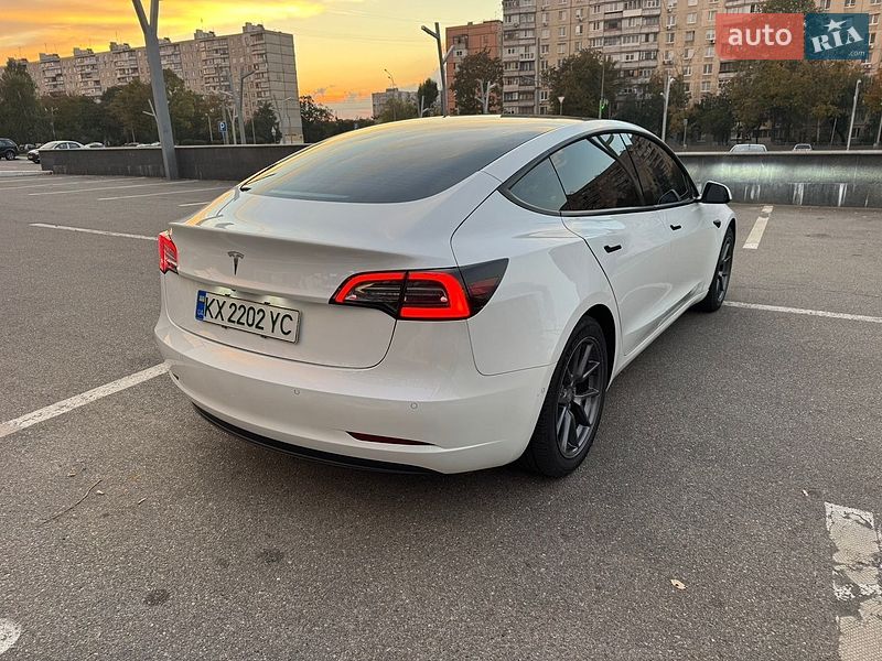 Седан Tesla Model 3 2022 в Харкові