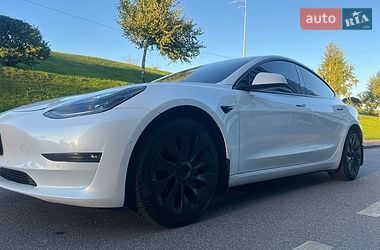 Седан Tesla Model 3 2022 в Киеве
