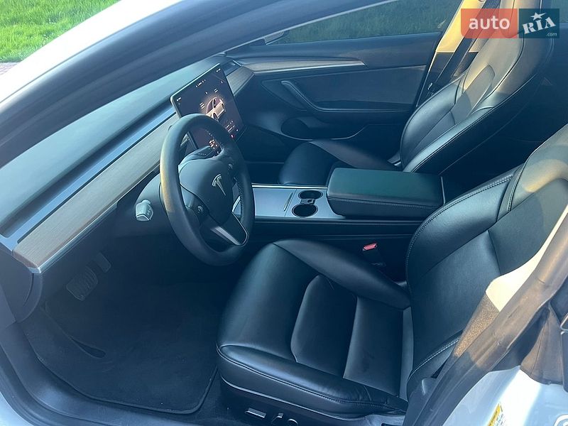 Седан Tesla Model 3 2022 в Киеве