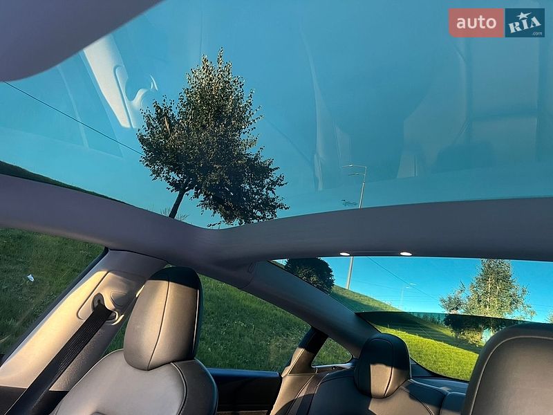Седан Tesla Model 3 2022 в Киеве