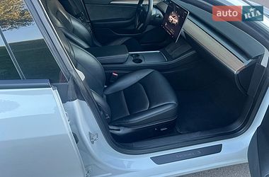 Седан Tesla Model 3 2022 в Киеве