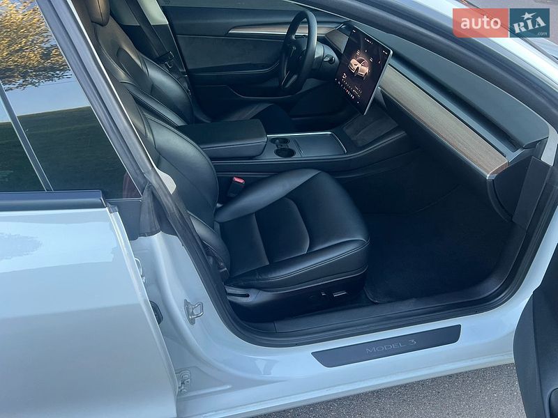 Седан Tesla Model 3 2022 в Киеве