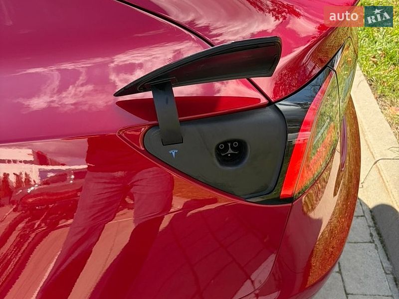 Седан Tesla Model 3 2018 в Львове