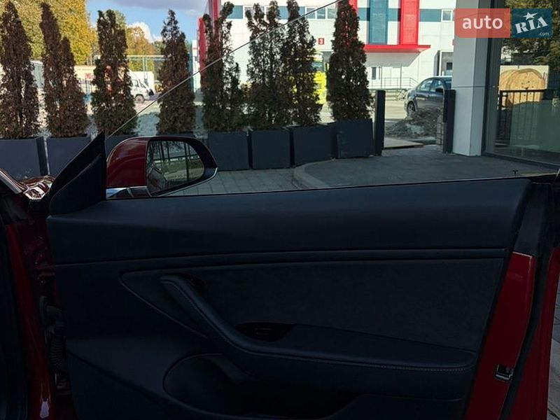 Седан Tesla Model 3 2018 в Львове