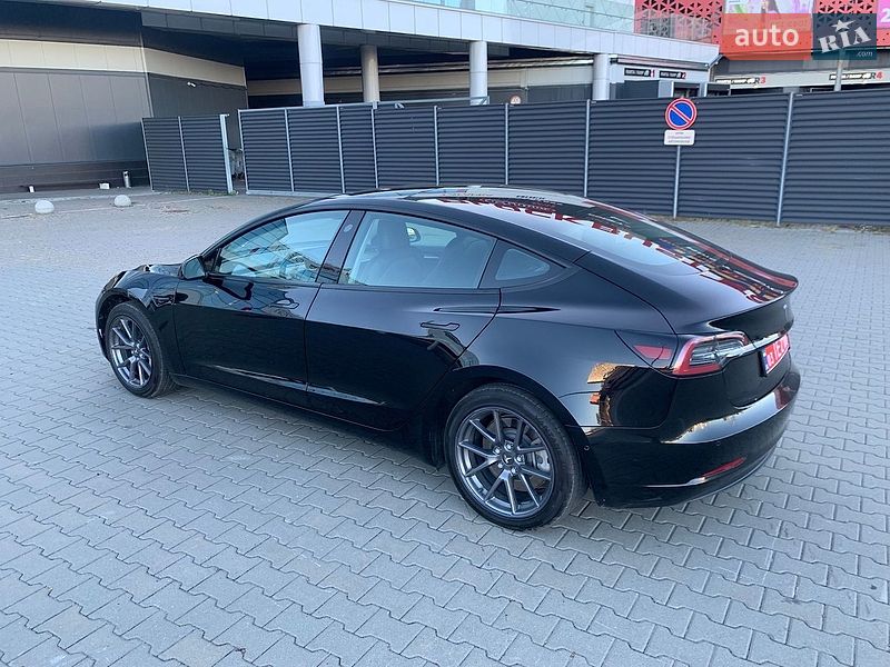 Седан Tesla Model 3 2022 в Киеве