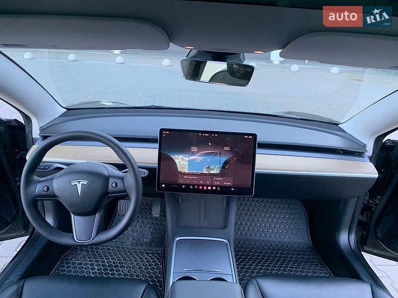 Седан Tesla Model 3 2022 в Киеве