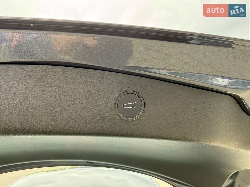 Седан Tesla Model 3 2022 в Краснограді