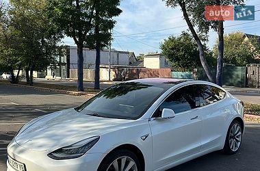 Седан Tesla Model 3 2017 в Киеве
