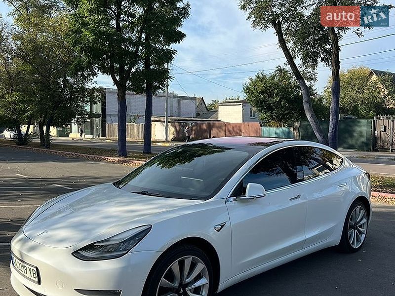 Седан Tesla Model 3 2017 в Киеве
