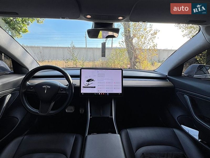 Седан Tesla Model 3 2017 в Киеве