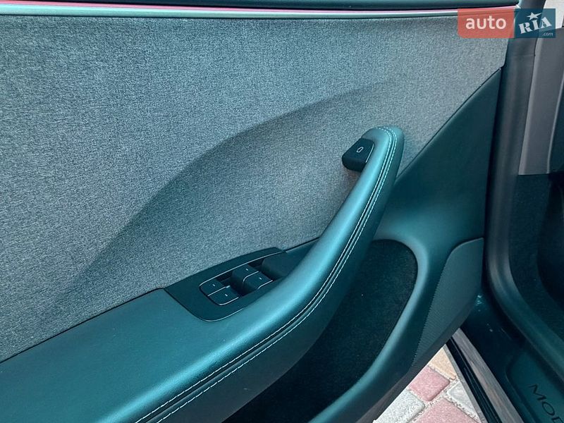 Седан Tesla Model 3 2024 в Одессе