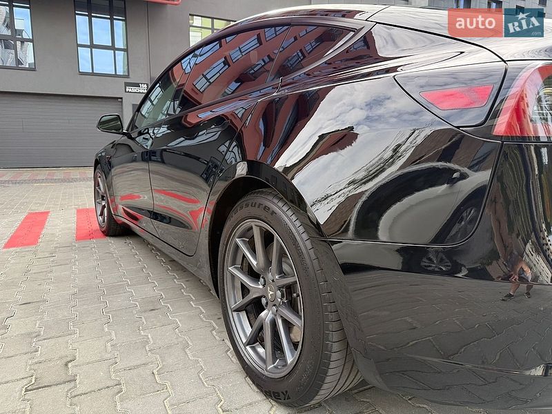 Седан Tesla Model 3 2022 в Львове