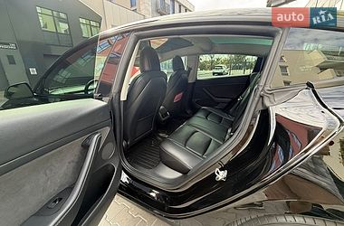 Седан Tesla Model 3 2022 в Львове