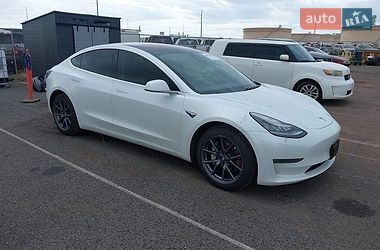 Седан Tesla Model 3 2018 в Львове