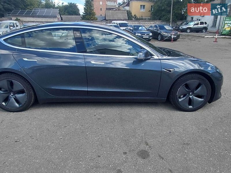 Седан Tesla Model 3 2020 в Києві