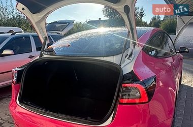 Седан Tesla Model 3 2023 в Монастыриске