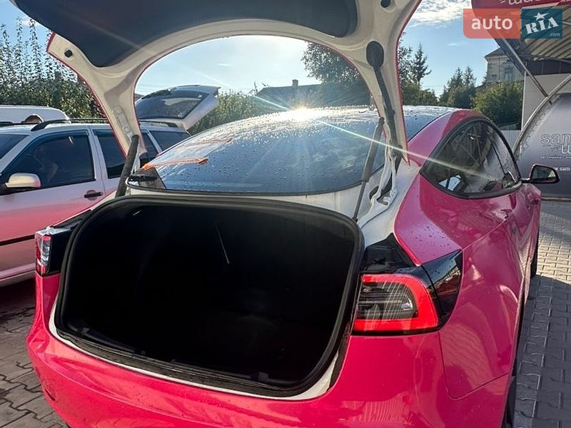 Седан Tesla Model 3 2023 в Монастыриске