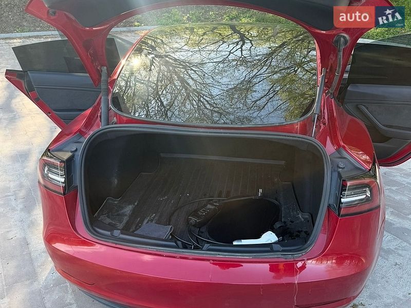 Седан Tesla Model 3 2022 в Тернополі