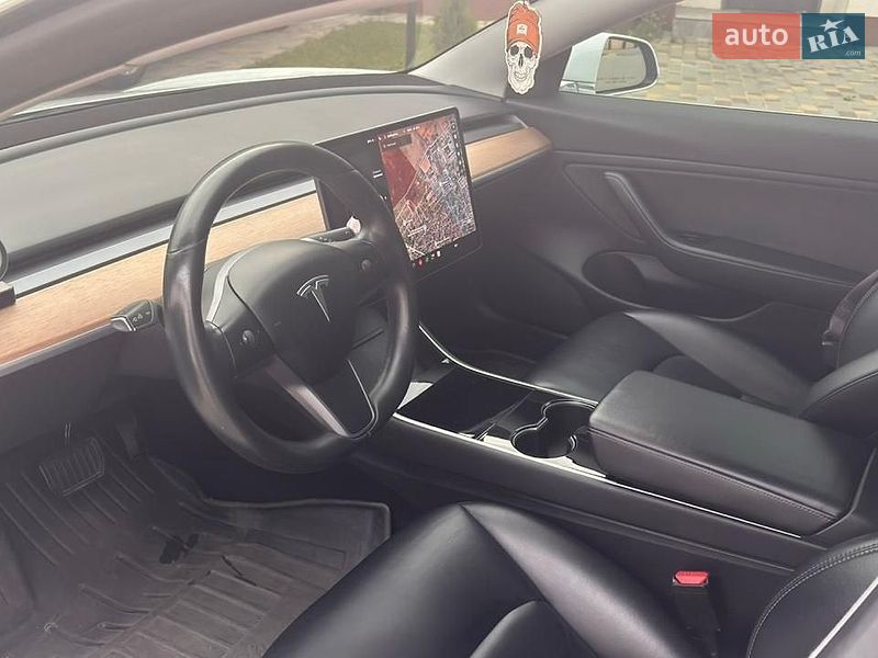 Седан Tesla Model 3 2018 в Борисполі