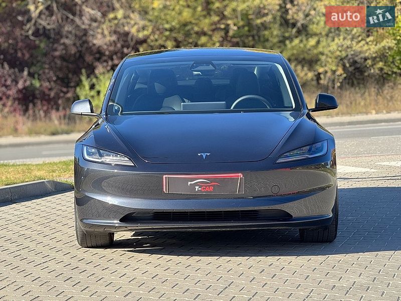 Седан Tesla Model 3 2024 в Тернополі
