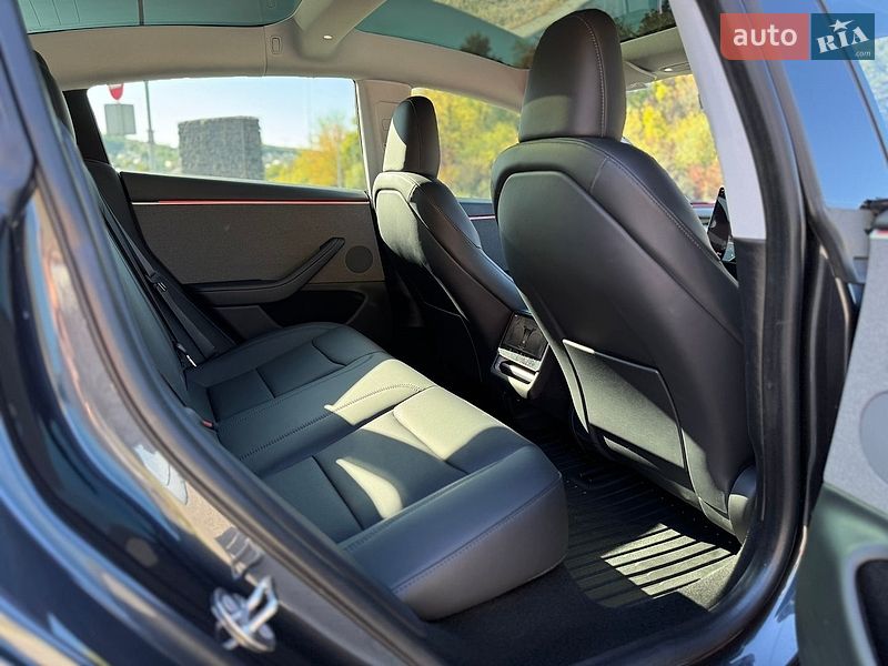 Седан Tesla Model 3 2024 в Тернополі