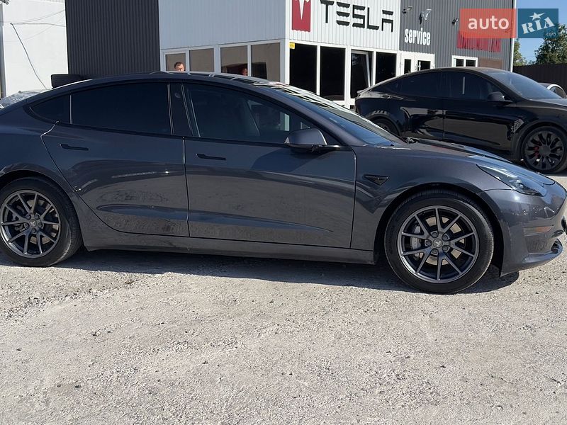 Седан Tesla Model 3 2021 в Виннице
