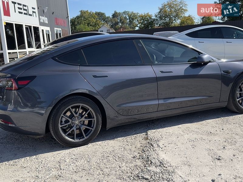 Седан Tesla Model 3 2021 в Виннице