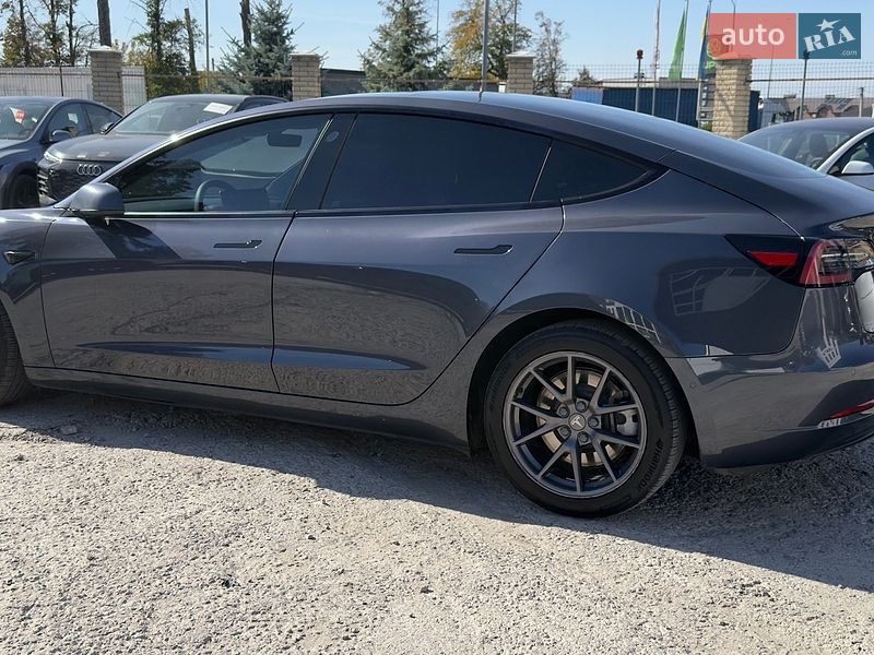 Седан Tesla Model 3 2021 в Виннице
