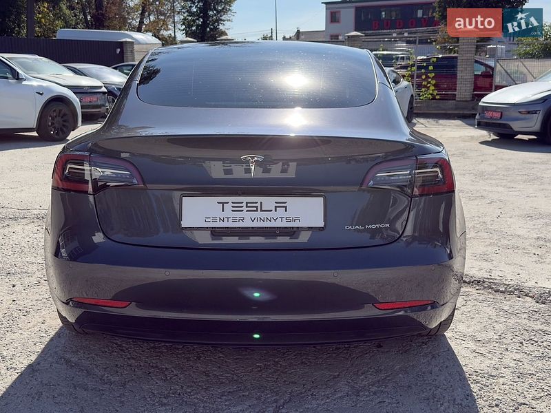 Седан Tesla Model 3 2021 в Виннице