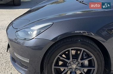 Седан Tesla Model 3 2021 в Виннице