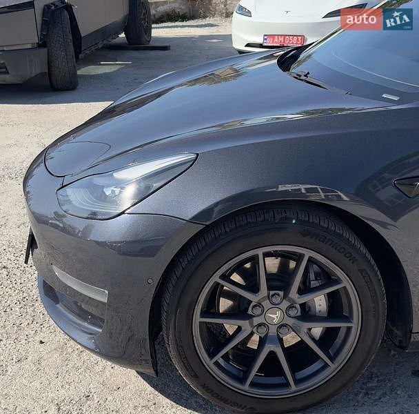 Седан Tesla Model 3 2021 в Виннице