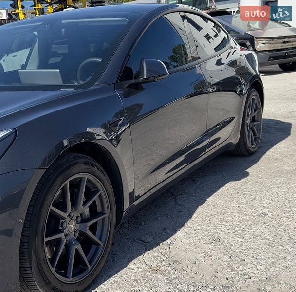 Седан Tesla Model 3 2021 в Виннице