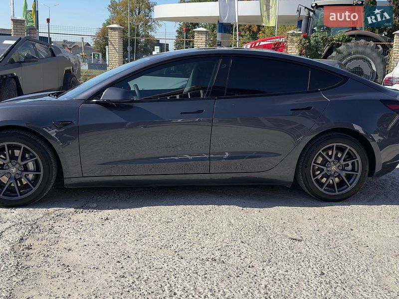 Седан Tesla Model 3 2021 в Виннице