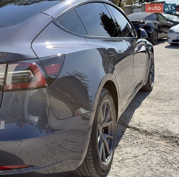 Седан Tesla Model 3 2021 в Виннице