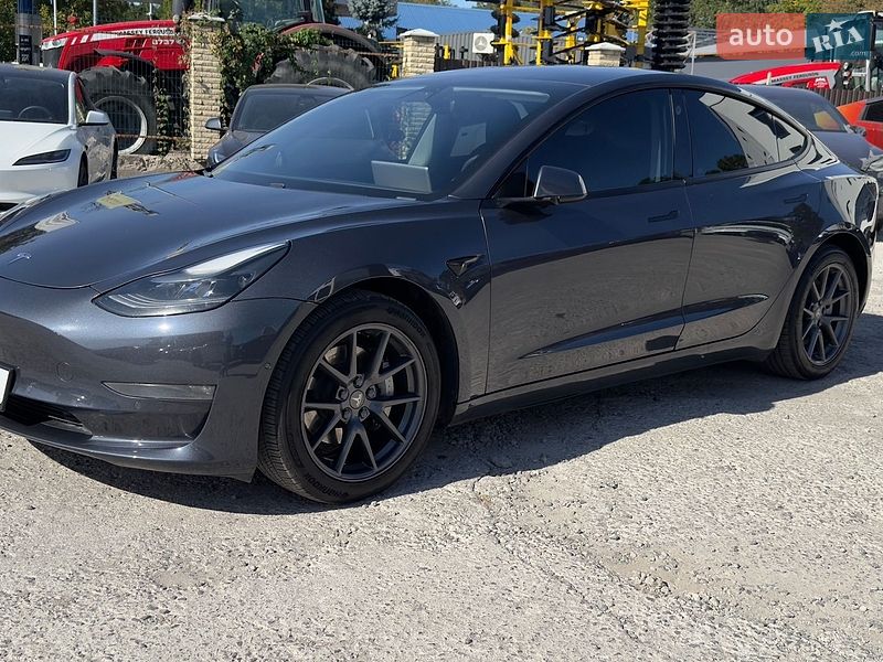 Седан Tesla Model 3 2021 в Виннице