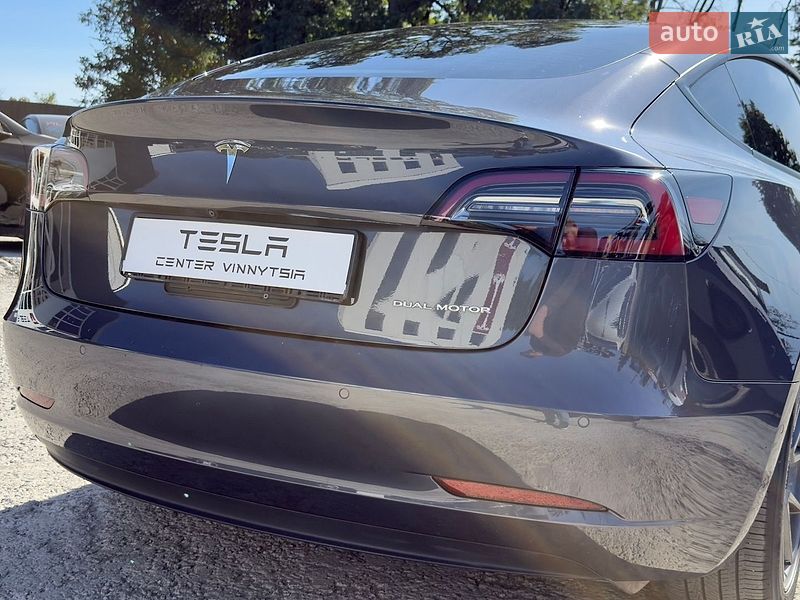 Седан Tesla Model 3 2021 в Виннице